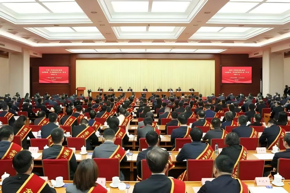 董事長熊俊杰榮獲“全國工業(yè)和信息化系統(tǒng)勞動模范”稱號！